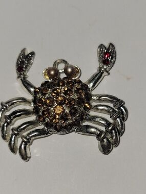 Sparkling Crab Pendant with Amber Rhinestones